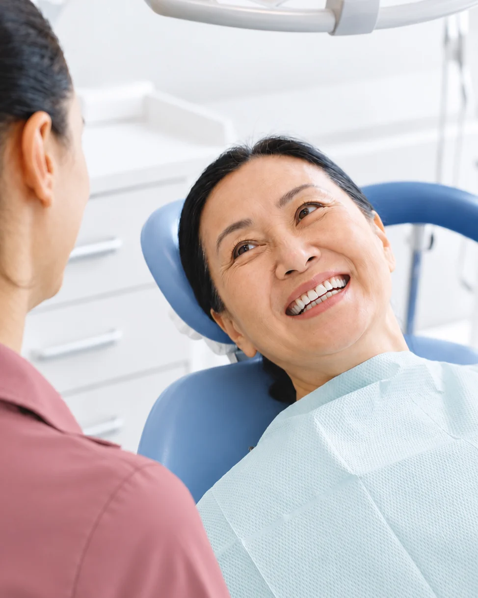 Gigi palsu diterangkan di Glow Dental